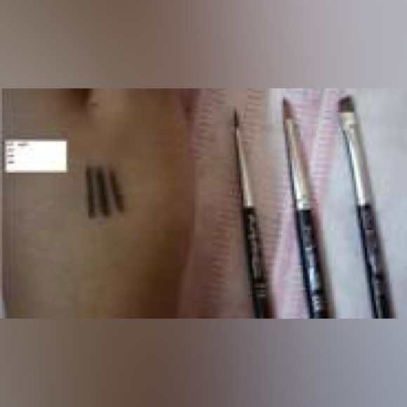 MAC 210 Precise Eyeliner Brush for Makeup Face Eye Shadow Liner NWT NEW SEALED - Picture 3 of 16